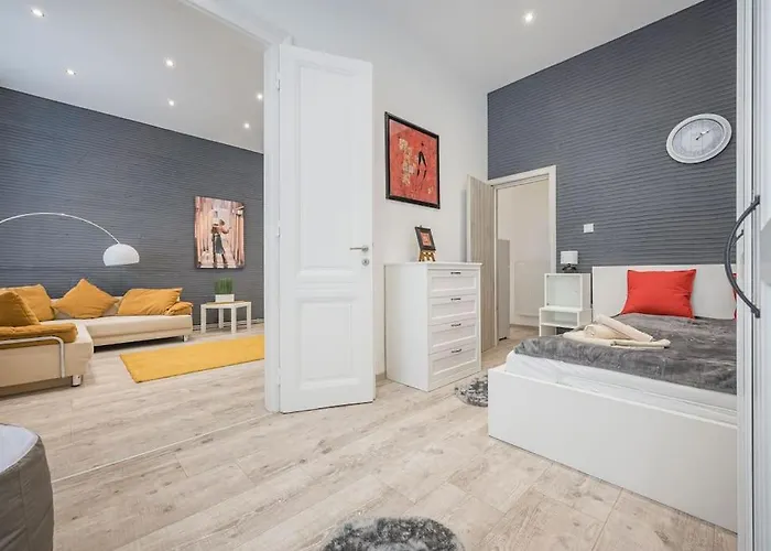 Dual 2br Comfort Escape With 2 Bathroom By Nw