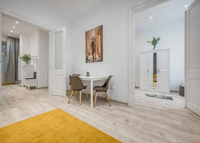 Dual 2br Comfort Escape With 2 Bathroom By Nw Budapest