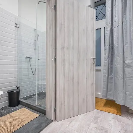 Dual 2br Comfort Escape With 2 Bathroom By Nw Daire